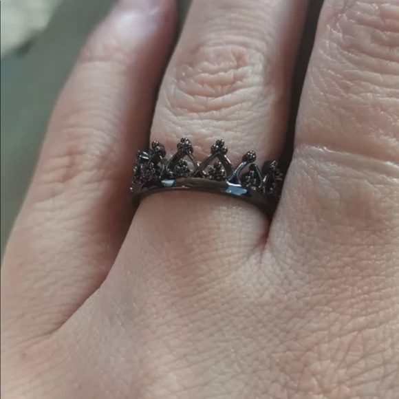 New Women’s Crown Princess Black Ring - Picture 2 of 2
